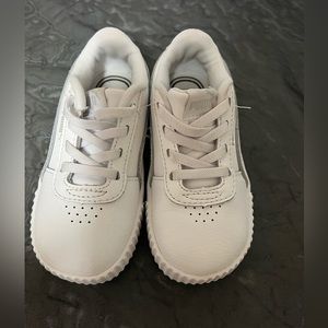Pumas  tennis shoes size 8 lil girls white